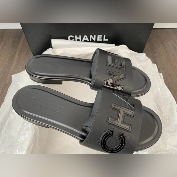 2023 CHANEL CHA NEL LOGO BLACK LEATHER FLAT SHOES SLIDES MULES - Picture 2 of 14